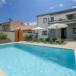 Lounge House Dolce Пула