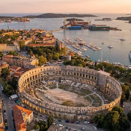 Lounge House Dolce * Pula