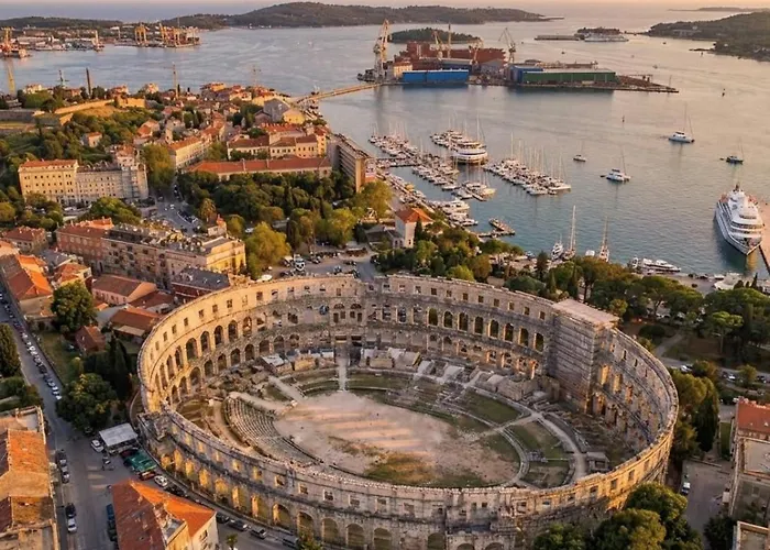 Lounge House Dolce * Pula